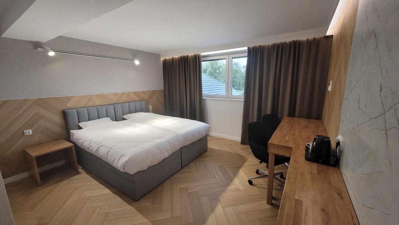 Hotel & Restauracja Wroblewscy Karniewo Exteriör bild