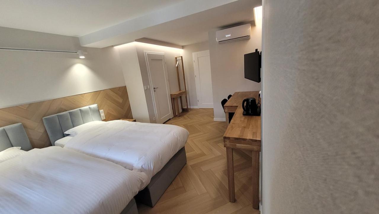 Hotel & Restauracja Wroblewscy Karniewo Exteriör bild