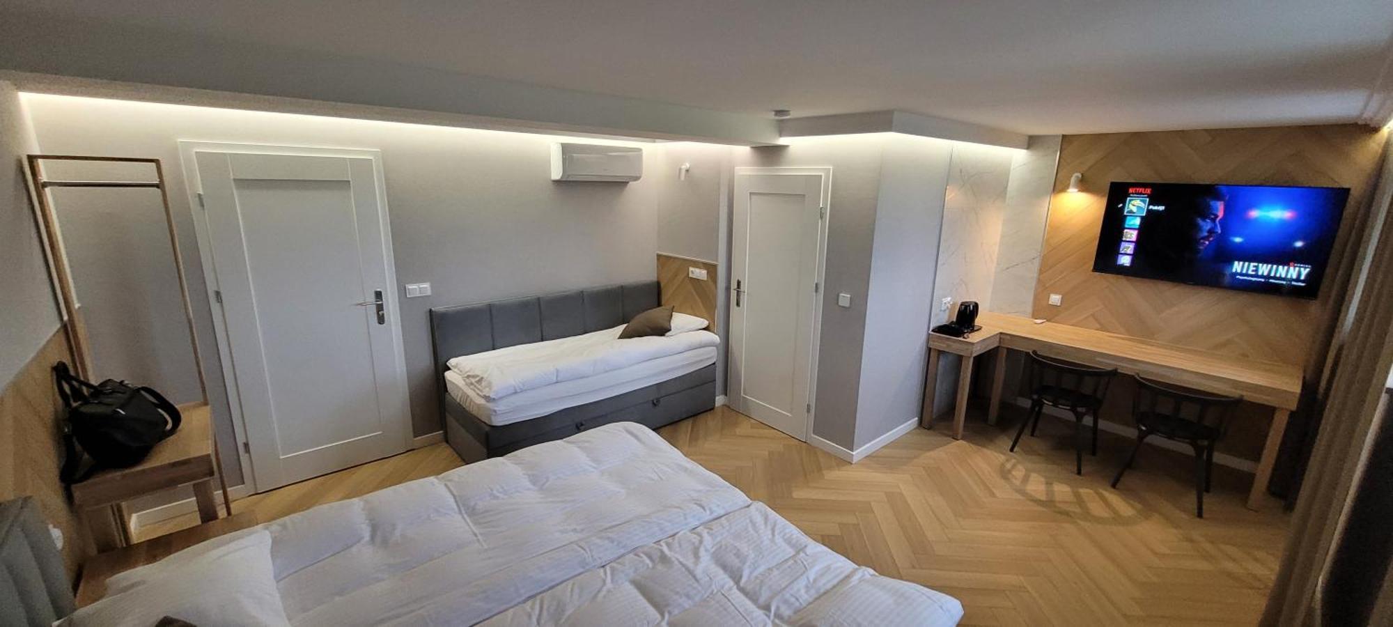 Hotel & Restauracja Wroblewscy Karniewo Exteriör bild