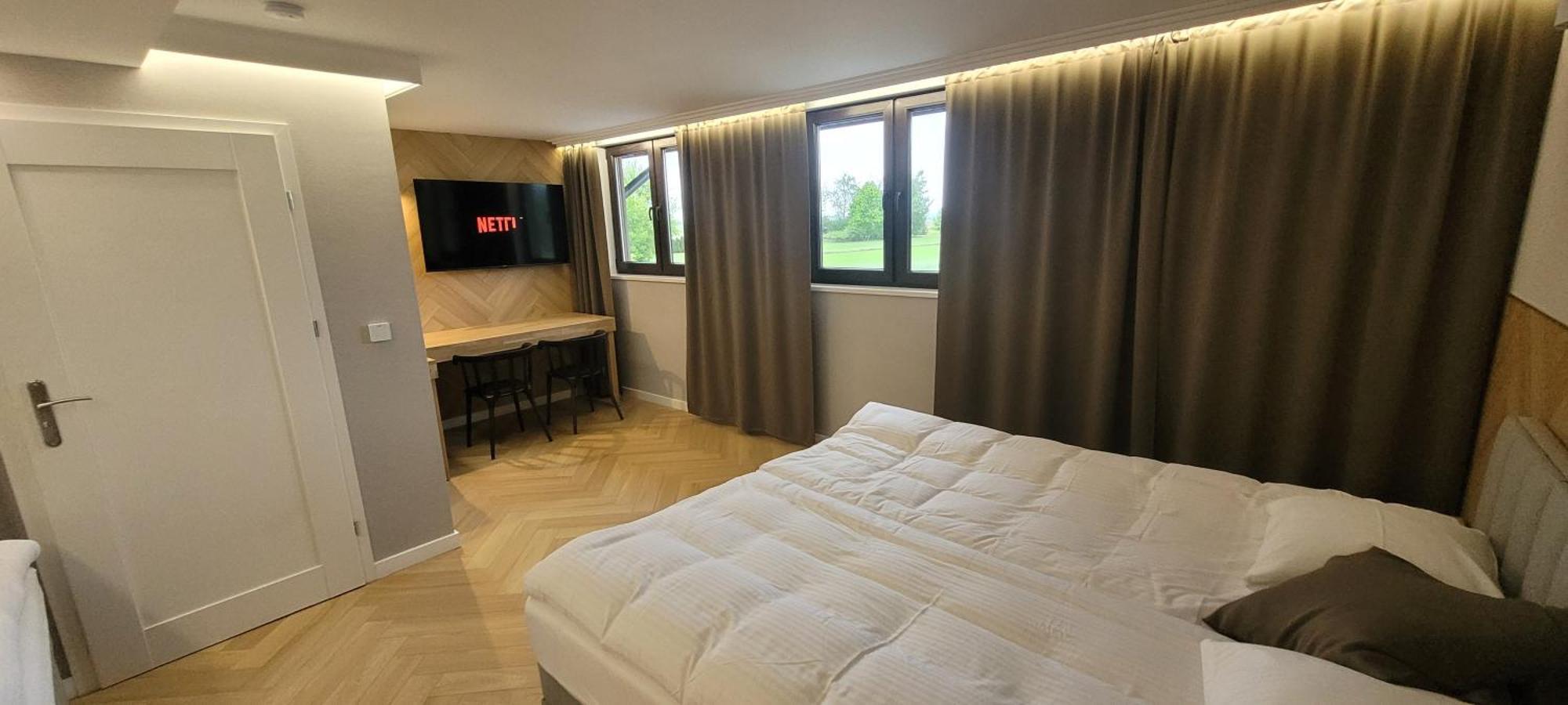 Hotel & Restauracja Wroblewscy Karniewo Exteriör bild